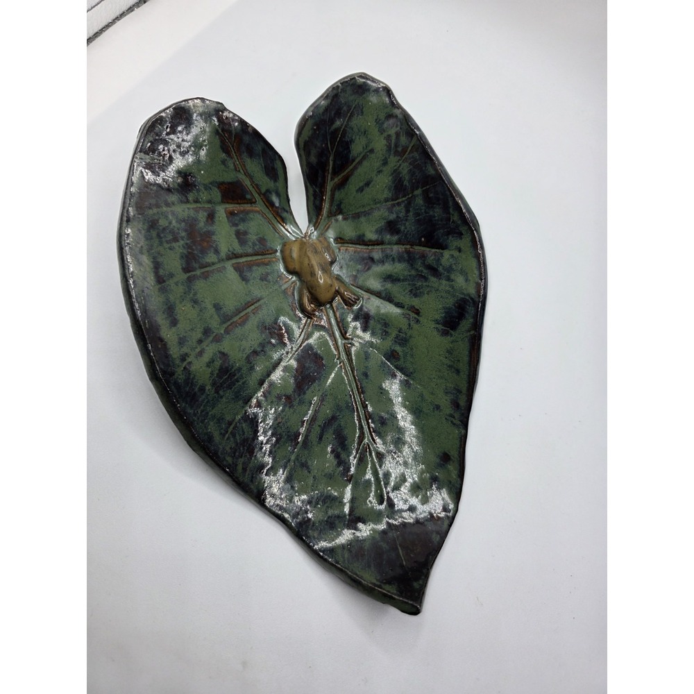 Frog On A Leaf Signed Pottery Dish Excellent Condition 2021